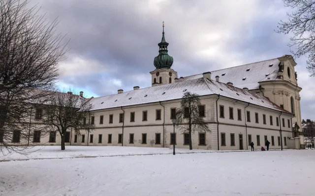 Břevnovský klášter je nejstarší mužský klášter na našem území a také nejstarší místo, kde se vařilo pivo