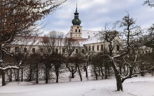 Břevnovský klášter je nejstarší mužský klášter na našem území a také nejstarší místo, kde se vařilo pivo