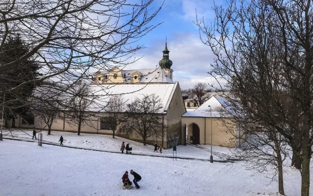 Břevnovský klášter je nejstarší mužský klášter na našem území a také nejstarší místo, kde se vařilo pivo