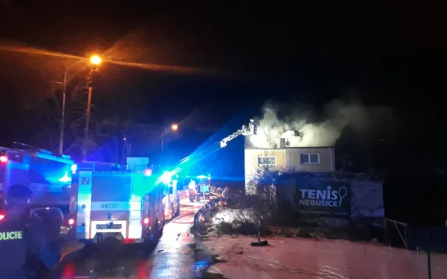 FOTO, VIDEO: V Praze hořel dům. Obyvatelé museli vyhledat náhradní ubytování