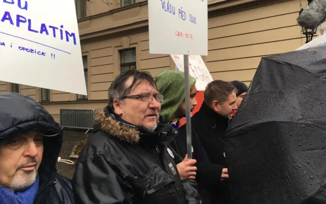 FOTO, VIDEO: Demonstranti jsou u Úřadu vlády. Na protest dohlíží policie