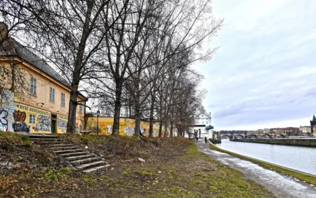 FOTO: Rybářský domeček na Kampě ožije. Nejspíš připadne Skautskému institutu