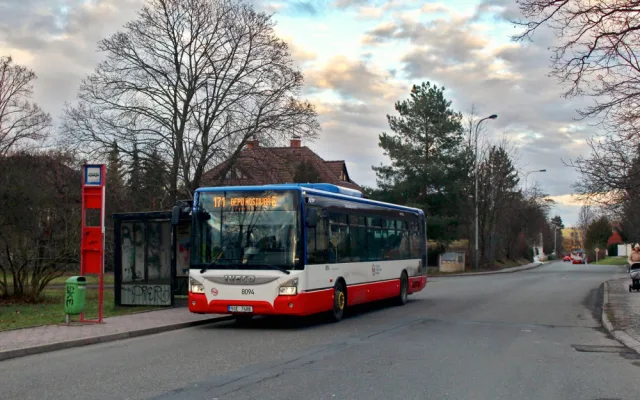 FOTO: Na severovýchodě Prahy se cestující svezou novými autobusy