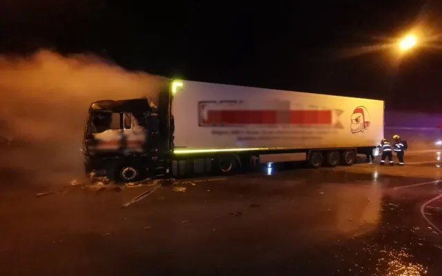 Požár kamionu zablokoval provoz v Lochkovském tunelu. Škoda je 2,5 milionu korun