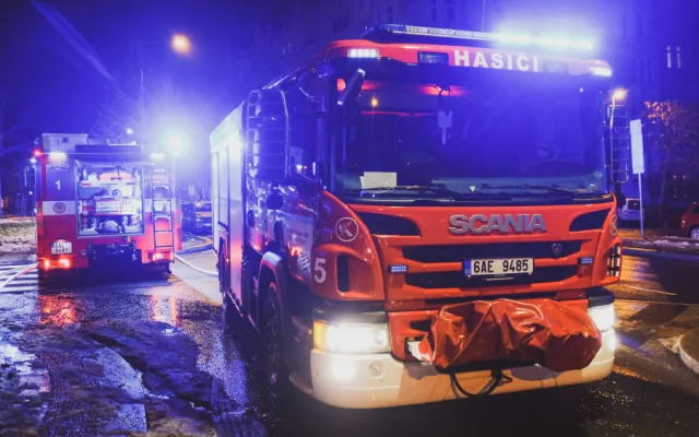 Požár zahradního altánu v Praze 10 se podařilo rychle uhasit