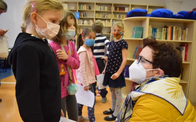 V Praze 6 porovnají testy na koronavirus žáků ze čtyř různých škol