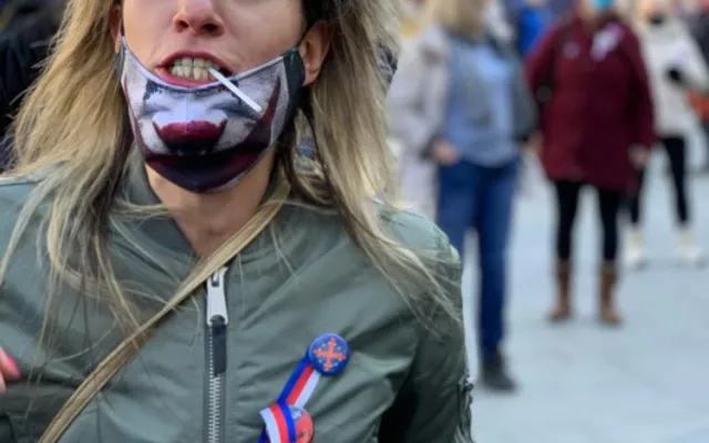 V Praze protestují stovky lidí. Policisté kvůli demonstracím uzavřeli Václavské i Staroměstské náměstí