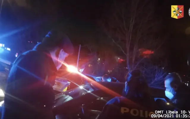 Řidička ujížděla policii až 180 kilometrovou rychlostí. Najížděla na policejní vůz