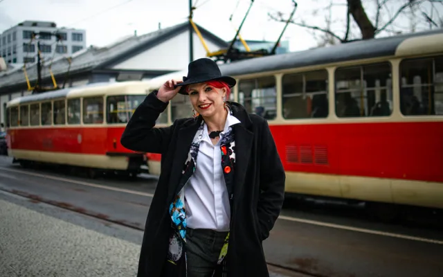 Praha je tramvajové město, říká pražská Tramvajačka Karolína z Instagramu