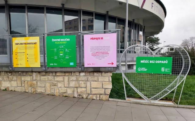Velké srdce vzniklo na Zahradním Městě v Praze 10. Má motivovat ke sběru plechovek