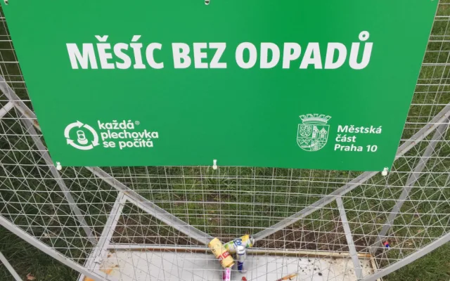 Velké srdce vzniklo na Zahradním Městě v Praze 10. Má motivovat ke sběru plechovek