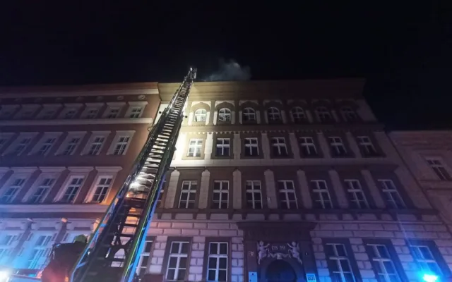 Lidé při požáru v Praze přišli o střechu nad hlavou. Radnice jim poskytla náhradní ubytování