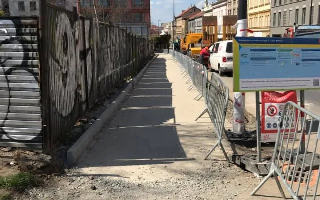 Koněvova ulice na Žižkově je ode dneška uzavřena. Omezení potrvá července