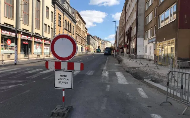 Koněvova ulice na Žižkově je ode dneška uzavřena. Omezení potrvá července
