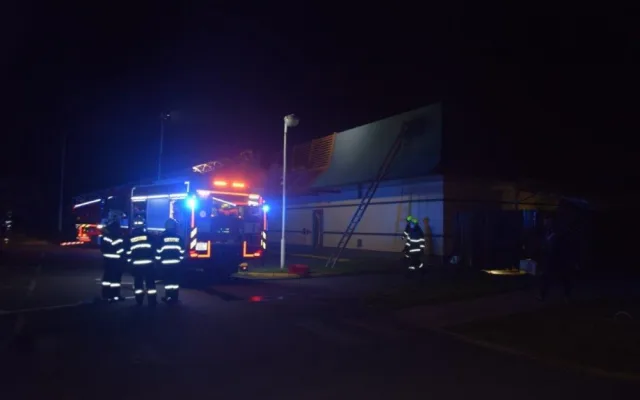 Požár restaurace McDonald's u Prahy způsobil škodu za deset milionů korun
