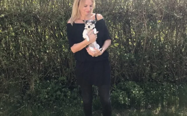 Na stavbu psího útulku ve Velkých Popovicích se přišla podívat Ivana Chýlková, Hana Holišová i David Kraus