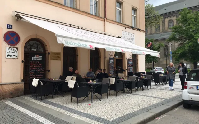Podniky v Praze otevřely zahrádky. Fronty a návaly se nekonaly