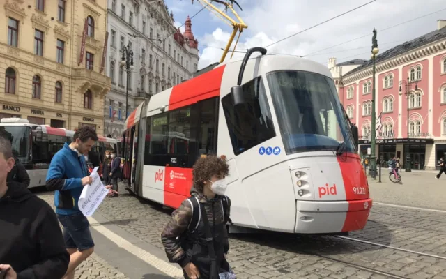 Pražský dopravní podnik představil tramvaj v nových barvách