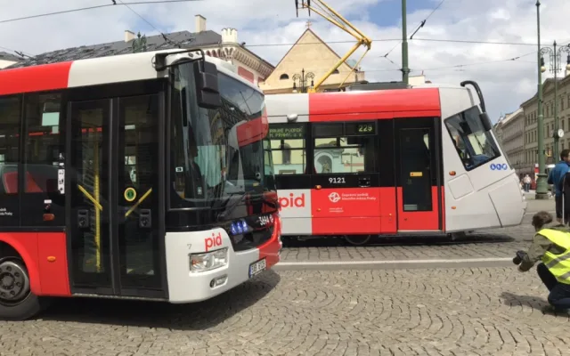Pražský dopravní podnik představil tramvaj v nových barvách