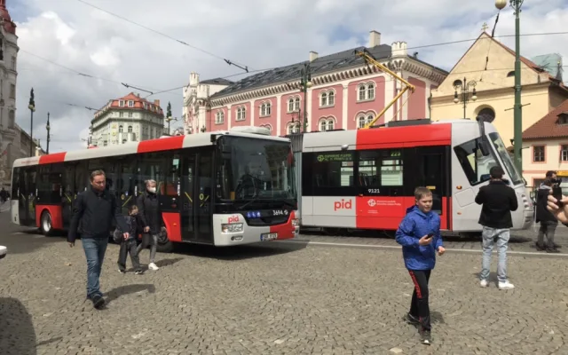 Pražský dopravní podnik představil tramvaj v nových barvách