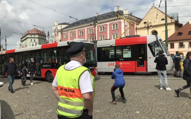 Pražský dopravní podnik představil tramvaj v nových barvách