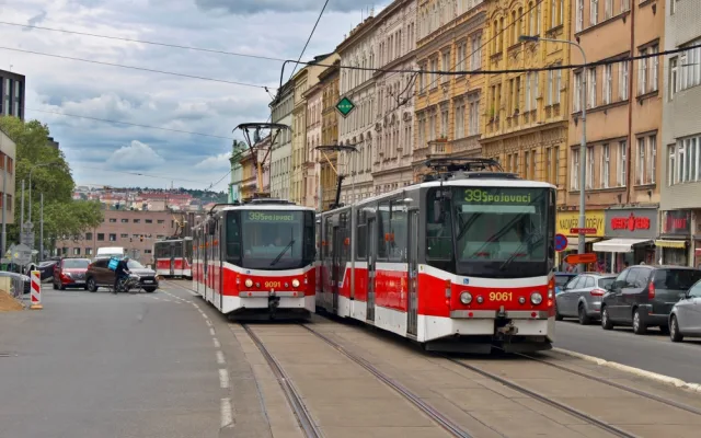 Oprava kolejí u hlavního nádraží je v plném proudu. Podívejte se, jak to u hlaváku nyní vypadá