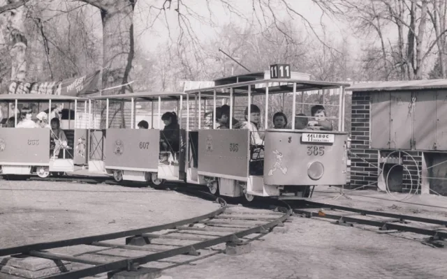 Po své trati se dětská tramvajka poprvé rozjela v roce 1976.