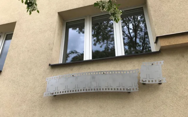 Tomáši Holému byla dnes v Praze odhalena pamětní deska. Byl jsem tu rád, stojí na ní
