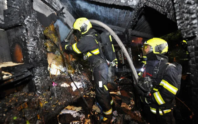 V Praze 10 v noci hořelo zahradní centrum