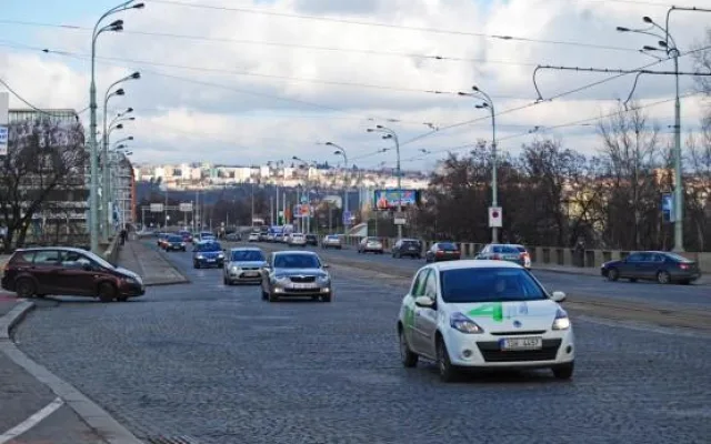 Hlávkův most dostane nový povrch. Řidiče čeká dopravní omezení