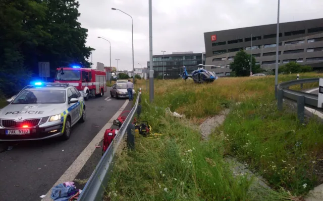 Policejní honička skončila nehodou. Zranilo se při ní šest lidí včetně tří dětí