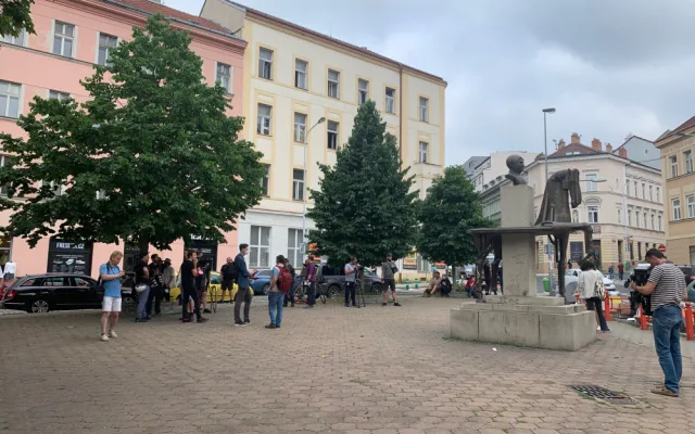 V Praze měl proběhnout protest za Roma, který zemřel po zákroku policie. Nikdo nepřišel