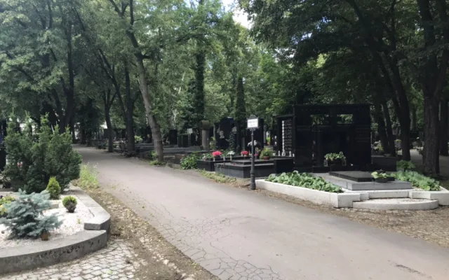 Praha chce zpřístupnit hřbitovy jako veřejný prostor. Město nyní dokončuje manuál