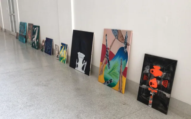 Umělci obsadili Národní galerii. Upozorňují na její sestupující kvalitu