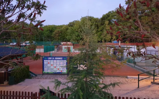 Tenisový klub Lob S.A. Bohnice chystá tenisové kempy. Není to žádná spartakiáda, říká trenér