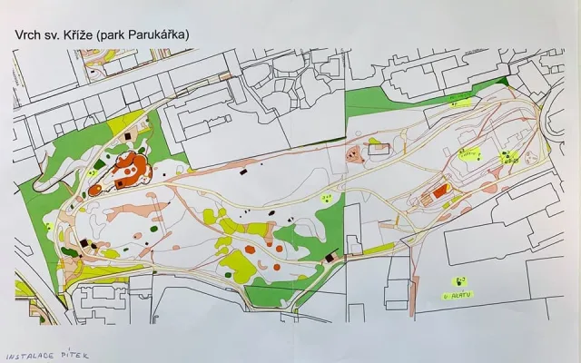 V parcích v Praze 3 vznikla pítka pro ptáky. Lidé si jej mohou vyrobit i doma