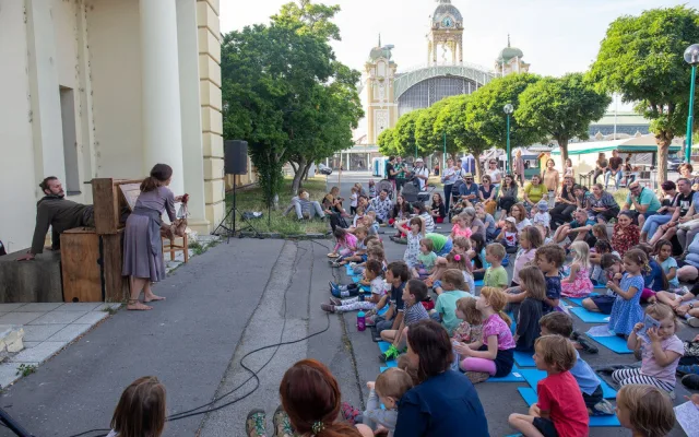 Začíná Divadelní festival Za dveřmi. Potrvá až do 15. července