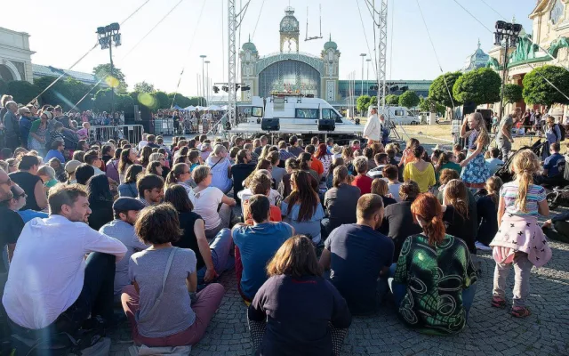 Začíná Divadelní festival Za dveřmi. Potrvá až do 15. července