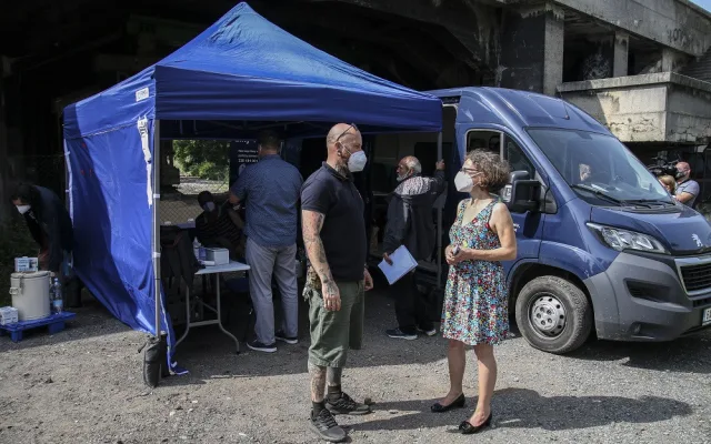 V Praze se začali očkovat přímo v terénu lidé bez domova