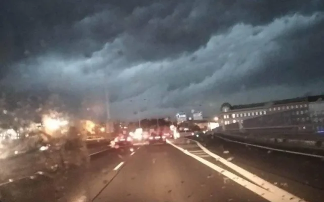 Obloha očima čtenářů. Podívejte se, jak vypadala včerejší bouřka v Praze