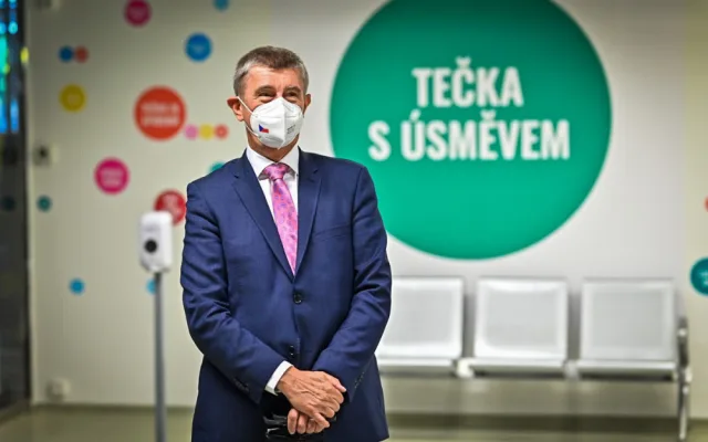 Boty nebo mobil za očkování. Na nádraží se první den nechalo očkovat 240 lidí, na Chodově 600