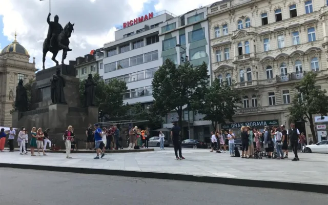 Dušek, Babčáková nebo Hádek dnes natáčeli za plného provozu v centru Prahy