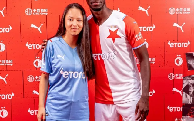 Nové dresy, vysoké cíle a zvýhodňování očkovaných fanoušků. Slavia představila novinky