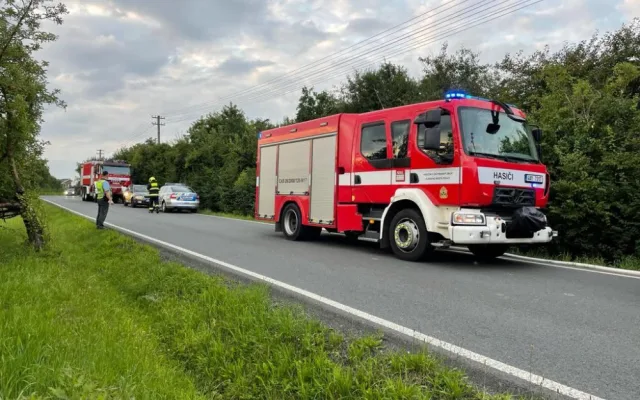 Při dnešním požáru rodinného domu v Praze hasiči našli ohořelé lidské tělo
