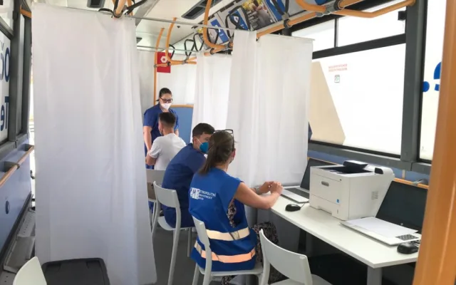 Prahou bude jezdit očkovací autobus. Zamíří na náplavku i do Stromovky