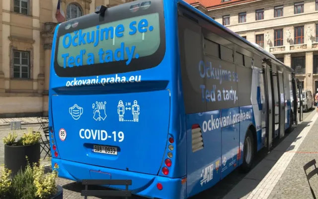 Prahou bude jezdit očkovací autobus. Zamíří na náplavku i do Stromovky
