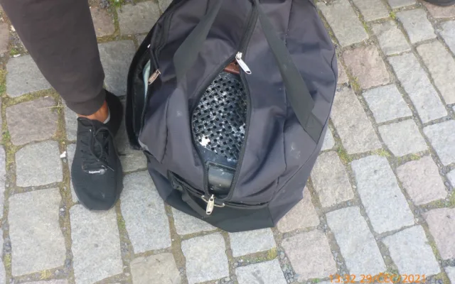 Muž v centru Prahy nabízel lidem fotku s ohroženou sovou pálenou. Případ řeší policie