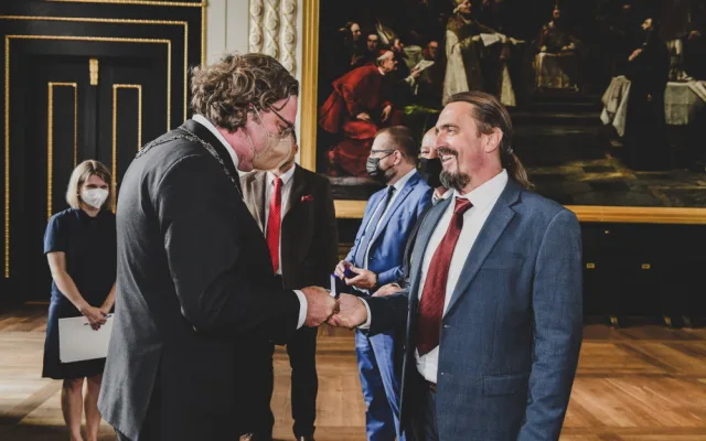 Zástupci běloruské opozice dnes získali od Prahy symbolický dar