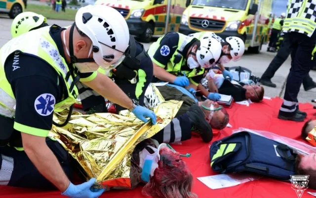 Pražští záchranáři měli praktické cvičení. Zasahovali u letecké nehody