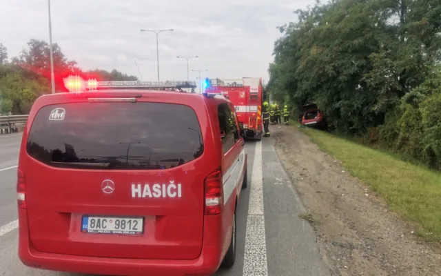 Dopravní nehoda uzavřela Jižní spojku. Na místě zasahoval vrtulník
